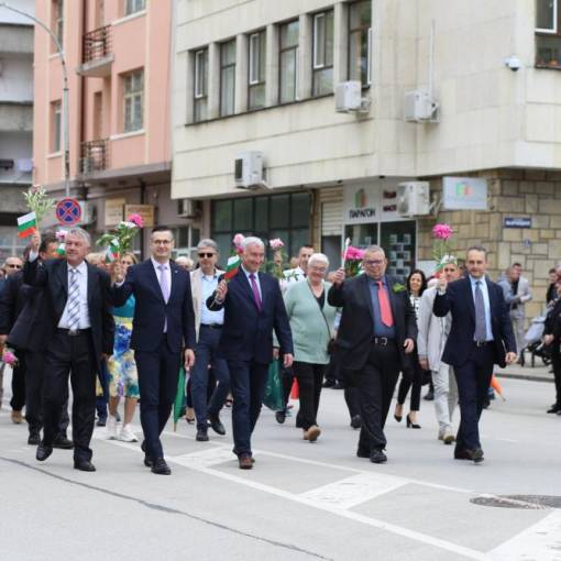 Преподаватели и студенти от ТУ – Габрово честваха Деня на българската просвета и култура